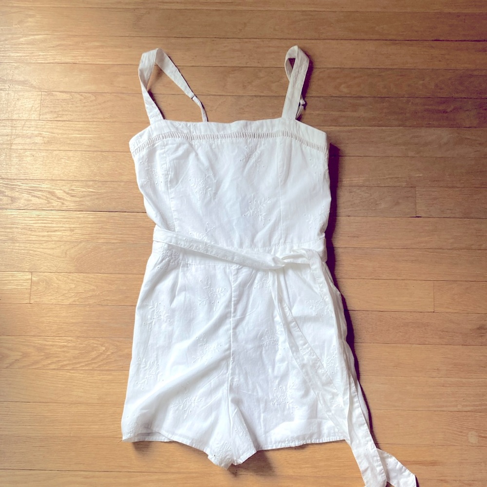 Hollister white eyelet belted romper size medium